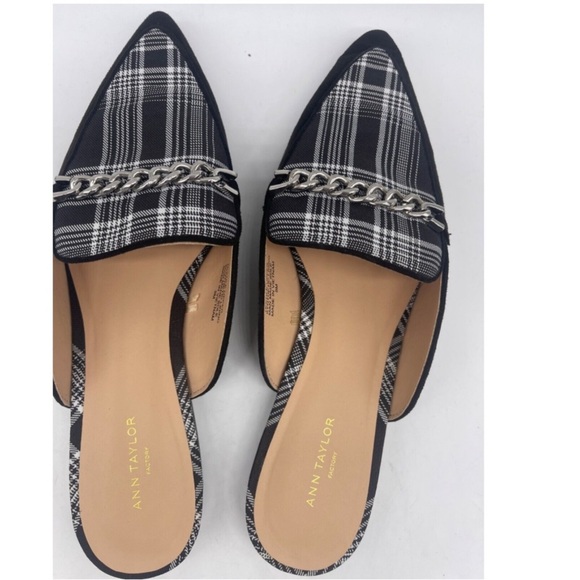 Ann Taylor Womens Black Pointed Toe Chain Slip Mules Size 9.5 Loafers Faux Suede - Picture 1 of 10